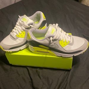 Nike air max 90 og volt men size 8.5